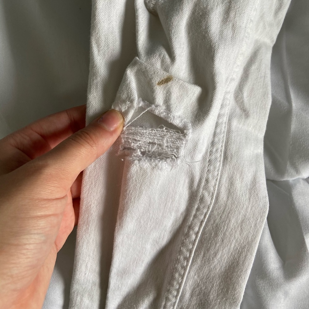 Cute white Hollister ripped jeans - Picture 3 of 4